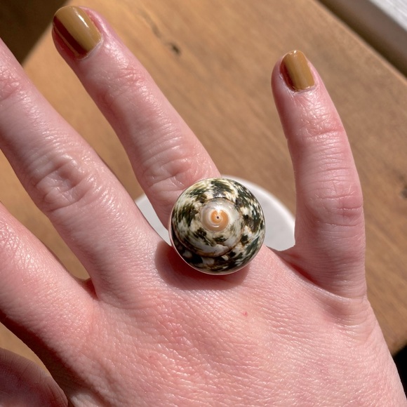 Sterling Silver Statement Shell Ring Size 5.5 - Picture 5 of 6
